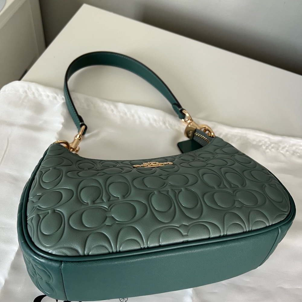 Coach Teri Shoulder Bag In Blocked Signature Leather - Picture 4 of 10